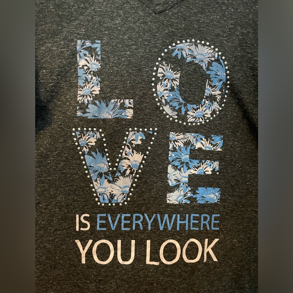 Pennington’s grey Love is everywhere you look tshirt